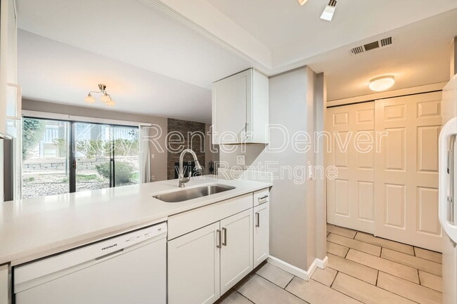 Building Photo - 14026 E Stanford Cir