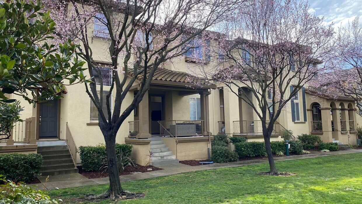 131 Landsdowne Loop, San Ramon, CA 94582 Townhome Rentals in San