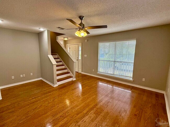 Building Photo - 2121 Pin High Dr