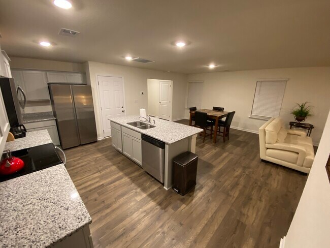 Foto del edificio - 3349 Harmony Ct NE