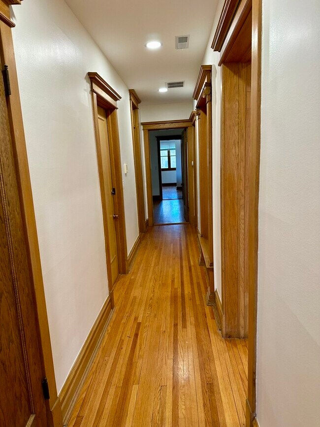 Foto del edificio - 5719 N Kenmore Ave