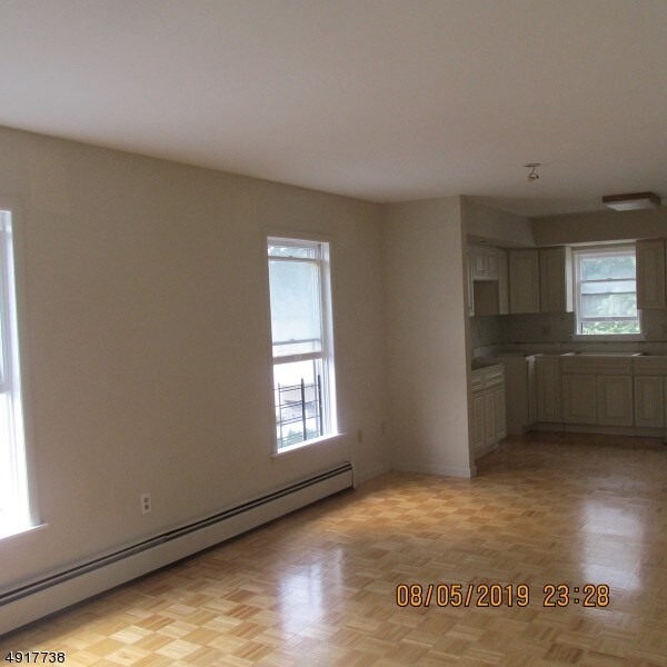Building Photo - 264 Vernon Ave