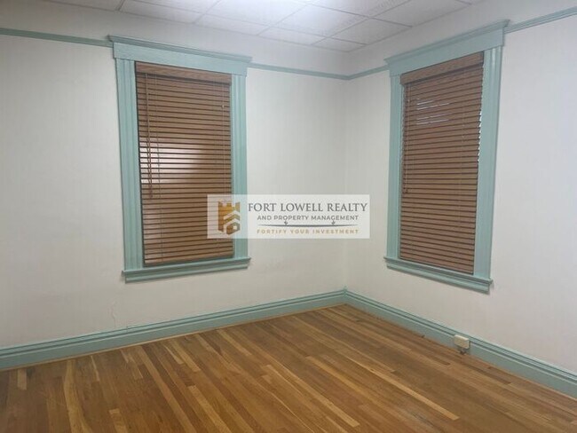 Building Photo - 2 Bed/2 Bath with washer/dryer hookups