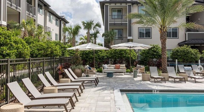 Foto del edificio - 5000 Collina Ter