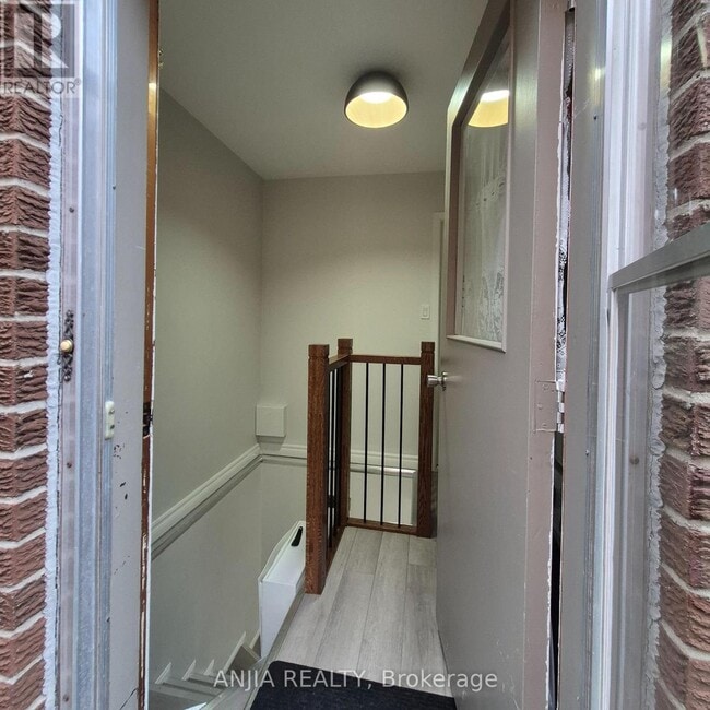 Building Photo - 132 Heatherside Dr