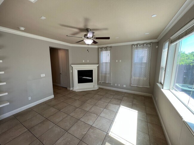 Foto del edificio - Newer Low Maintenance Home off Glenn and S...