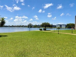 Building Photo - 1591 NE Miami Gardens Dr