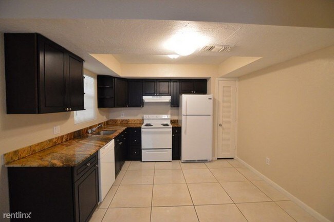 Building Photo - 6580 SW 20th St