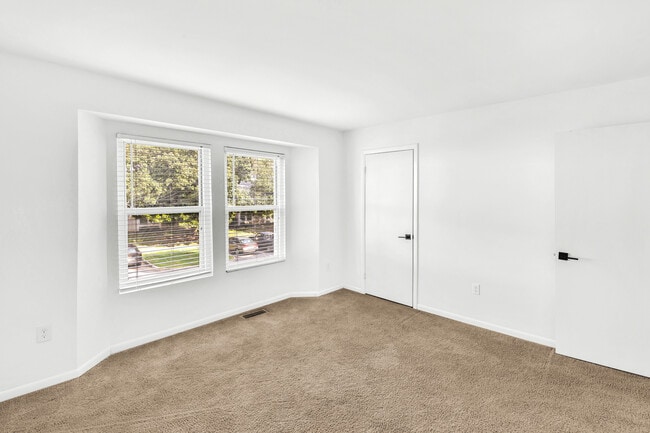 Building Photo - 2702 Gatewood Cir