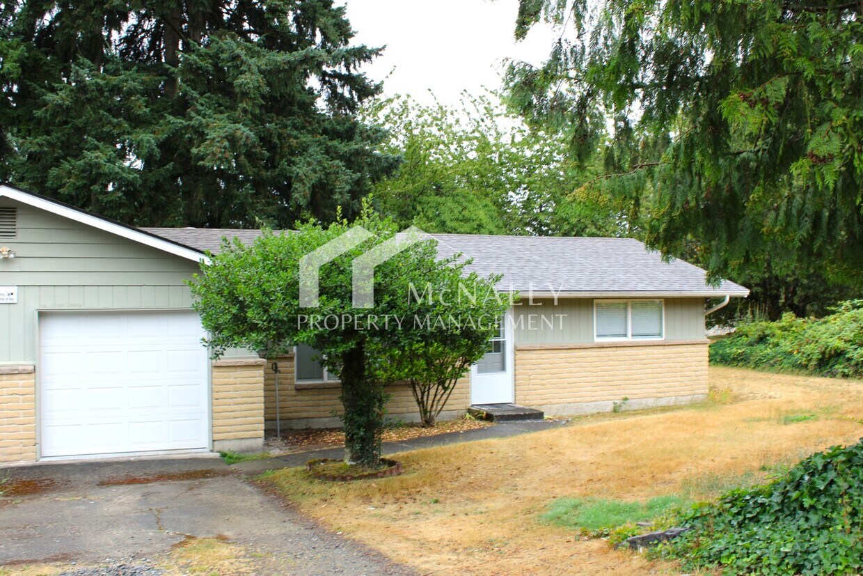 Foto principal - Updated 2 Bedroom Duplex with Garage and P...