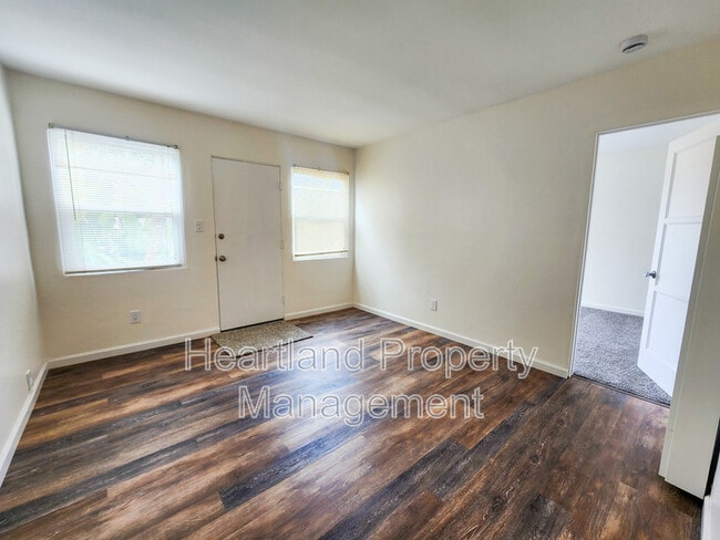 Building Photo - 848 1/2 Emerald Street