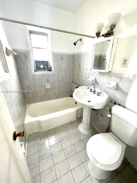 Building Photo - 2230 SW 31st Ave
