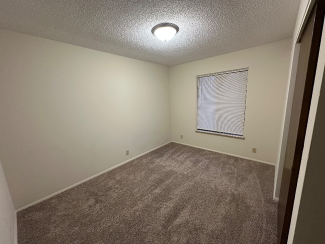 Building Photo - 624 Cumberland Dr