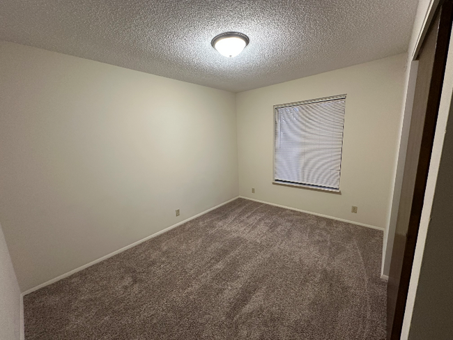Building Photo - 634 Cumberland Dr