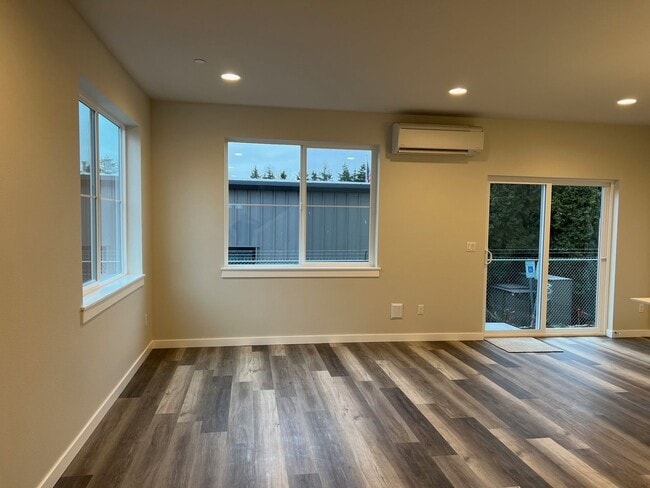 Building Photo - Lynnwood Townhome