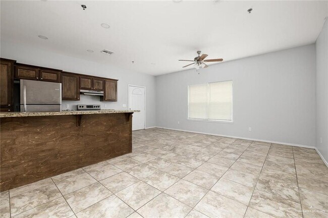 Building Photo - 5TH E St