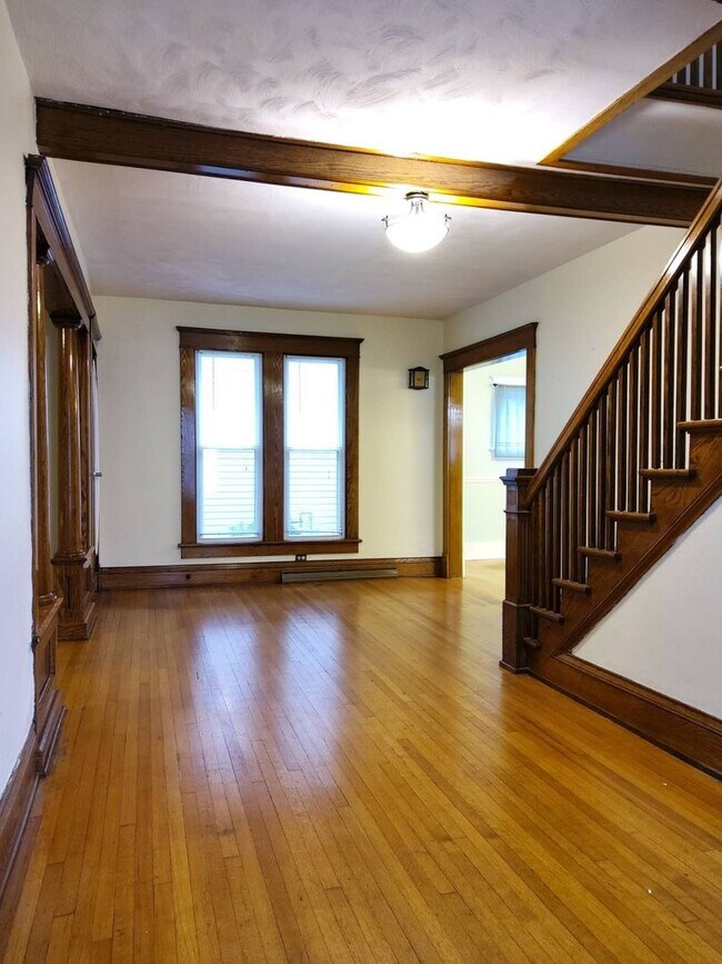 Building Photo - 3 Bedroom 2 Bathroom Home in Goshen!