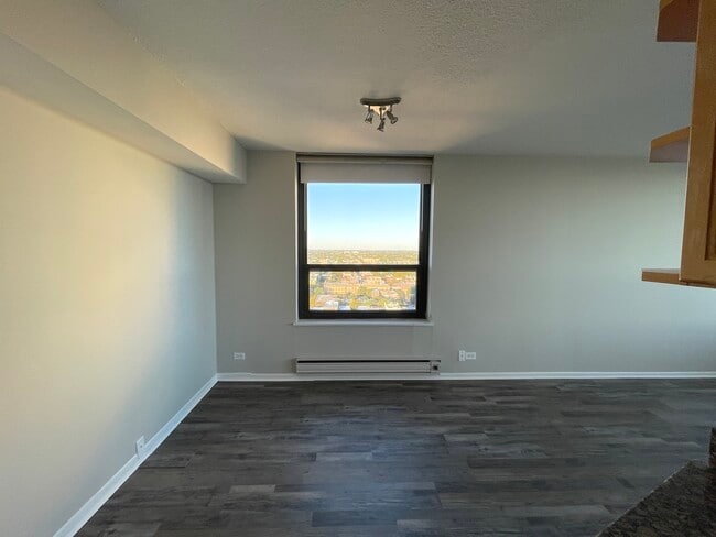 Building Photo - 5100 N Marine Dr