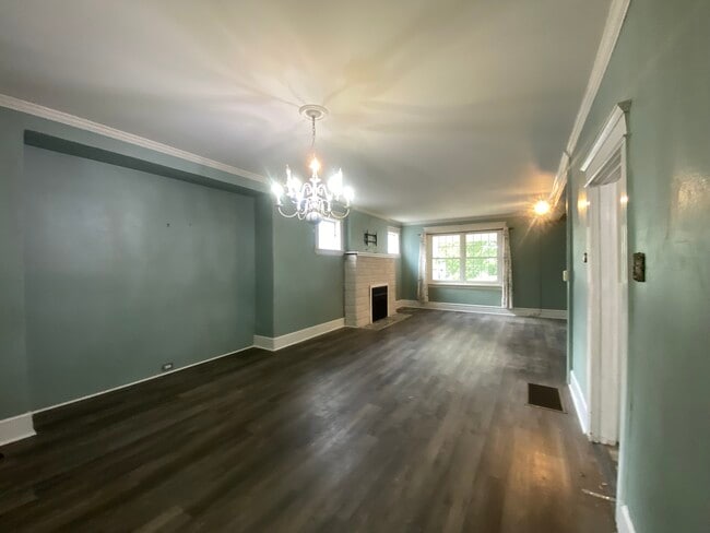 Dining room - 8242 Buchanan Ave