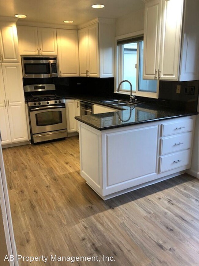 Building Photo - 3 br, 1.5 bath House - 3092 Tonopah Circle