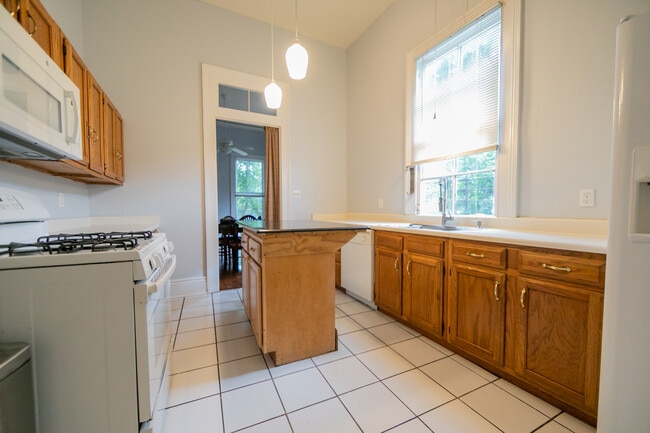 Building Photo - 727 Saint Roch Ave
