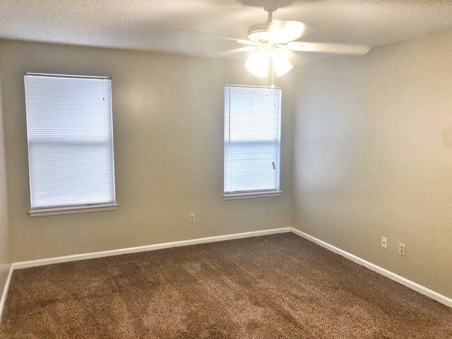 Building Photo - Move In Ready!