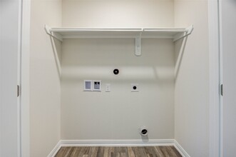 Building Photo - 10042 Cerritos dr