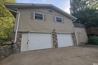 Building Photo - 1637 Harrison Dr