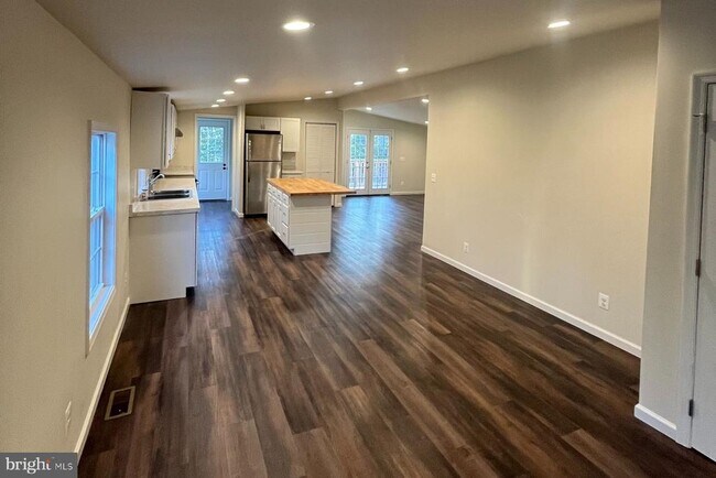 Building Photo - 22838 Our Ladys Ln
