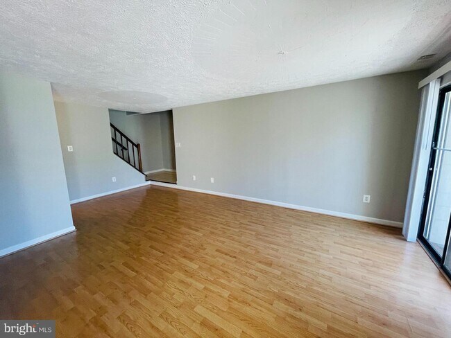 Building Photo - 1005 Warwick Ct