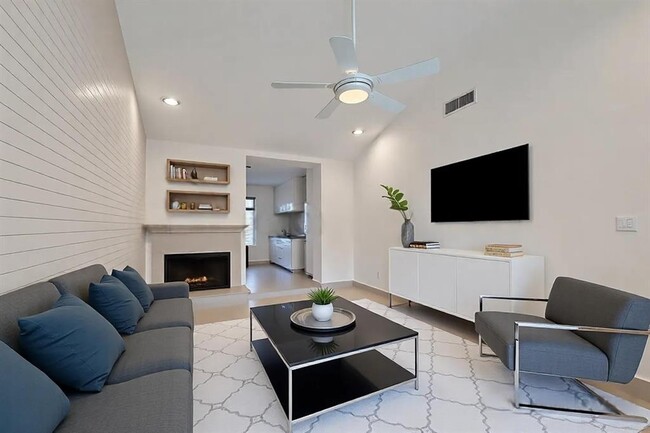 Building Photo - 3004 Maywood Cir