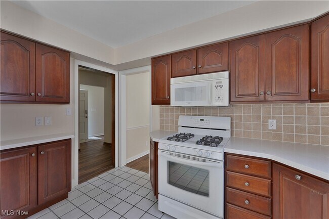 Foto del edificio - 4185 Adeer Dr