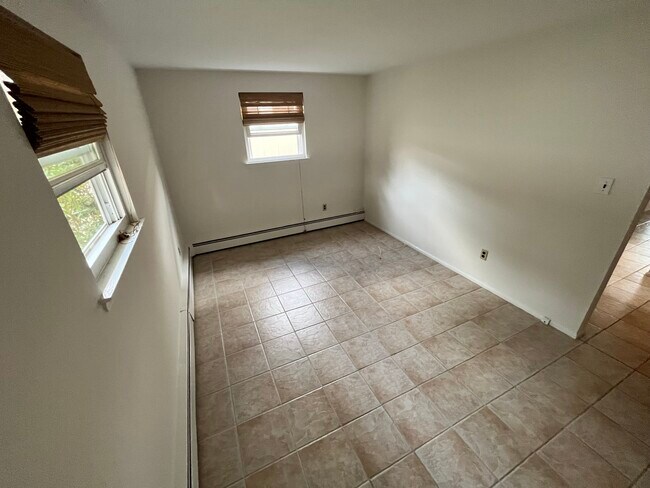 Building Photo - 9 June Ave