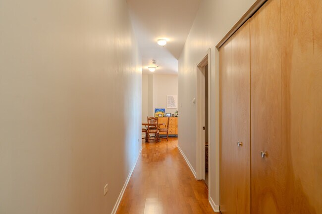 Foto del edificio - 2915 N Clybourn Ave