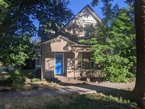 Building Photo - 835 E 6th Ave