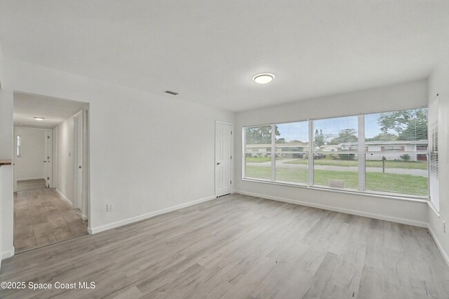 Foto del edificio - 990 Pinson Blvd