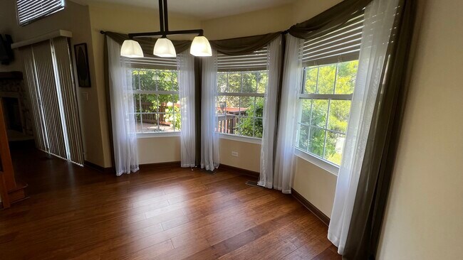 Foto del edificio - 418 Ascot Ln