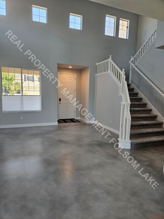 Foto del edificio - Well Maintained 4 Bedroom 2.5 Bathroom Spl...