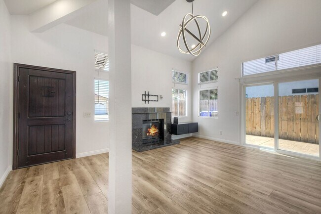 Building Photo - 3Bed/3Bath in Oceanside~ Morning Dove
