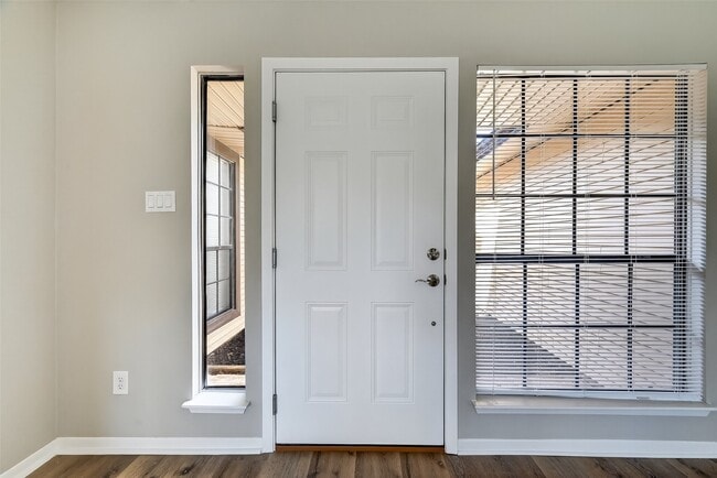 Building Photo - 3111 Timber View Dr