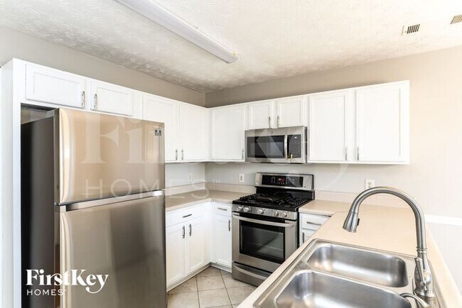 Building Photo - 150 Kentshire Pl NW