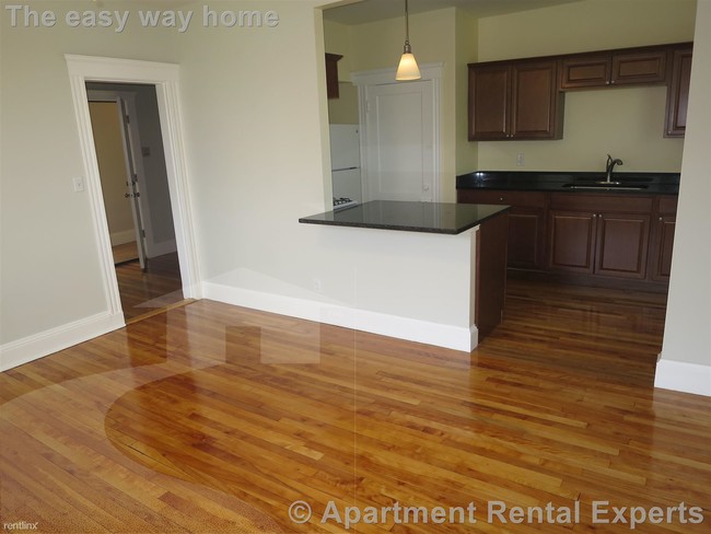 Foto del edificio - 6 Sherborn Ct