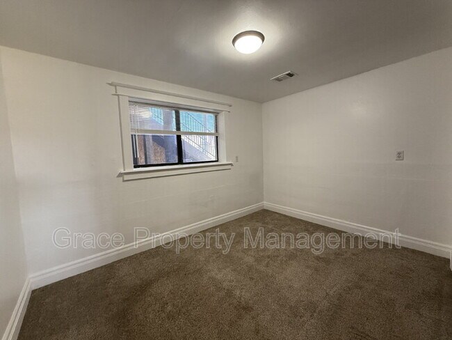 Building Photo - 1149 E 58th Ave