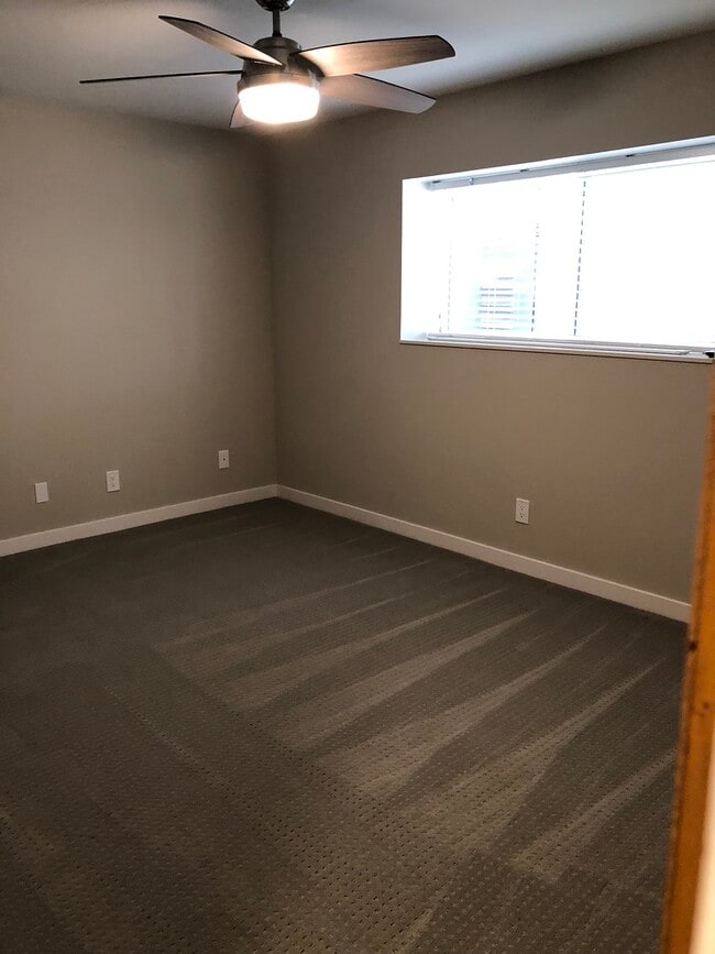 BR 1 - 828 Bayview Dr