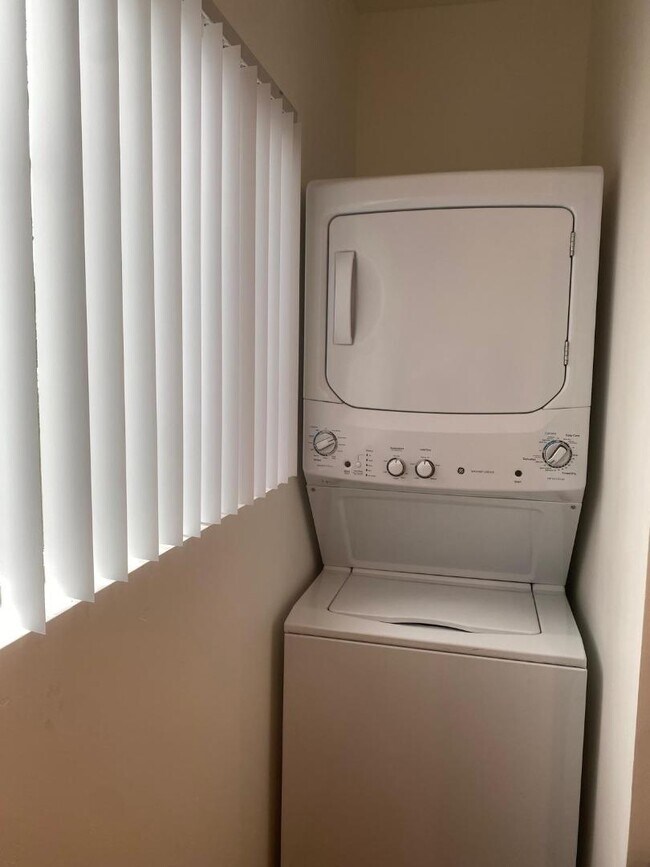 Foto del edificio - 1445 Revere Ave