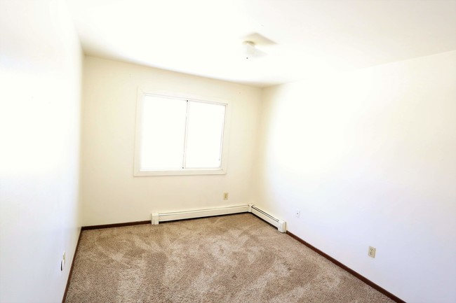 Building Photo - Markham Townhome Apartments