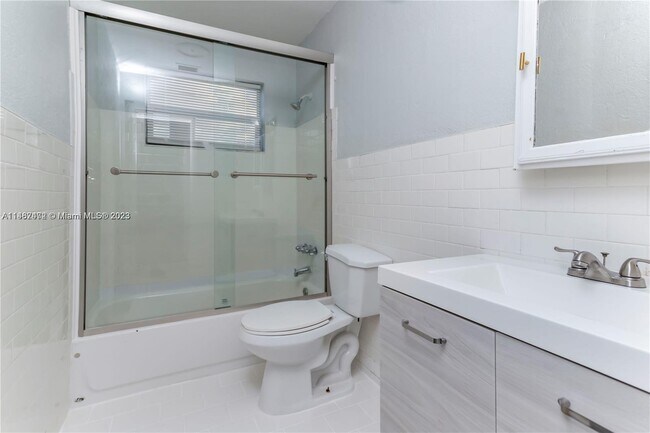 Foto del edificio - 3800 NW 5th Ct