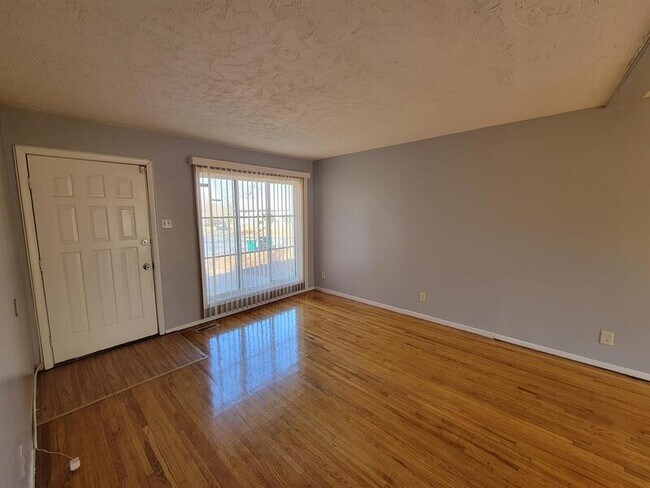 Building Photo - 10650 Dunkeld Cir