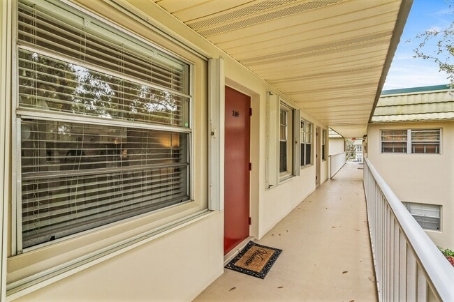 Foto del edificio - Furnished 1/1 condo Available in Vista Gardens