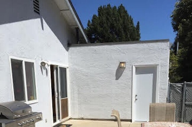 Foto del edificio - AVAILABLE JULY- Home Located Near Laguna L...